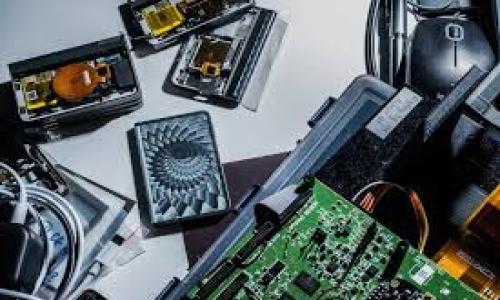 目前，TP钱包（TokenPocket）主要支持以太坊、波场、EOS、币安智能链等多个区块链网络，但关于是否支持QKI链的信息并不是非常明确。QKI链是一个相对较新的区块链项目，专注于人工智能和区块链技术的结合，可能在一些钱包中尚未得到广泛支持。

如果您想了解TP钱包是否支持QKI链，可以尝试以下几种方式：

1. **查看官方网站和社群**：访问TP钱包的官方网站或相关社交媒体平台，如微信群、QQ群等，查看最新的支持链信息，或直接发问。

2. **更新钱包版本**：确保您的TP钱包是最新版本，某些新链的支持可能随钱包更新而来。

3. **尝试导入和使用**：如果您的TP钱包支持自定义链，您可以尝试输入QKI链的信息进行导入。

4. **联系客服**：如果仍有疑问，可以直接联系TP钱包的客服，获取最准确的信息。

希望这些方法能帮助您解决关于TP钱包和QKI链的问题！